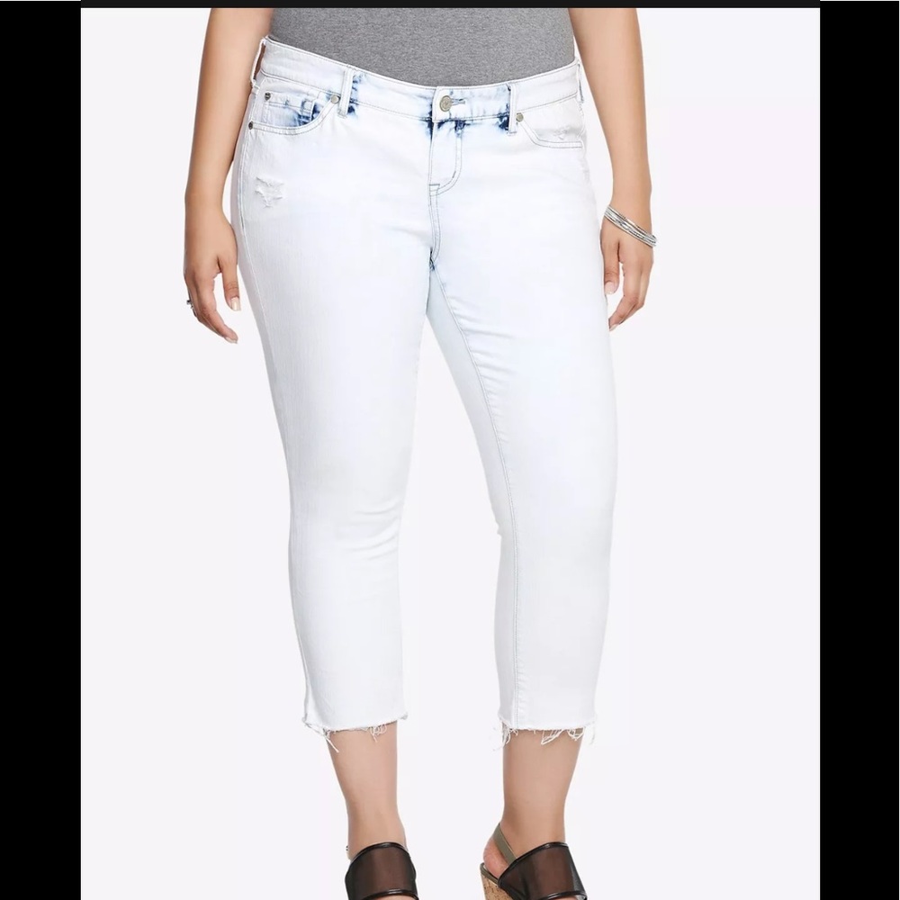 White acid wash cropped skinny jeans